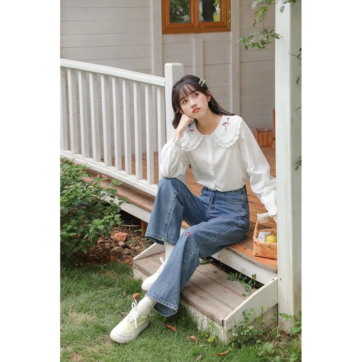 Simplicity Anti-Aging Embroidery Loose Fit Long Sleeve Blouse