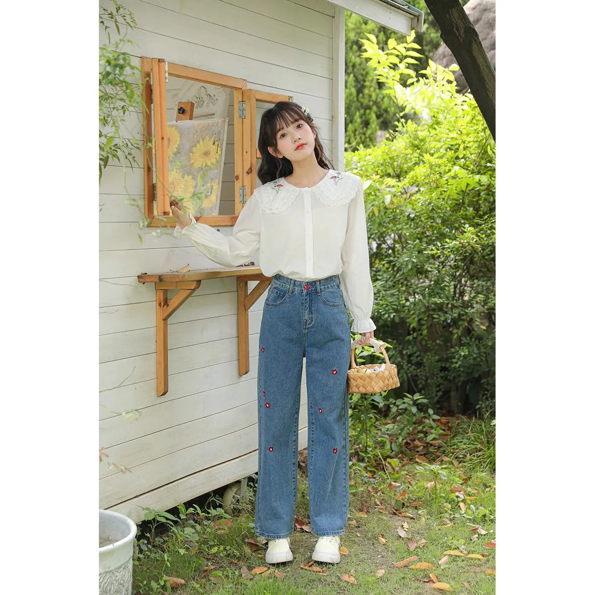 Simplicity Anti-Aging Embroidery Loose Fit Long Sleeve Blouse