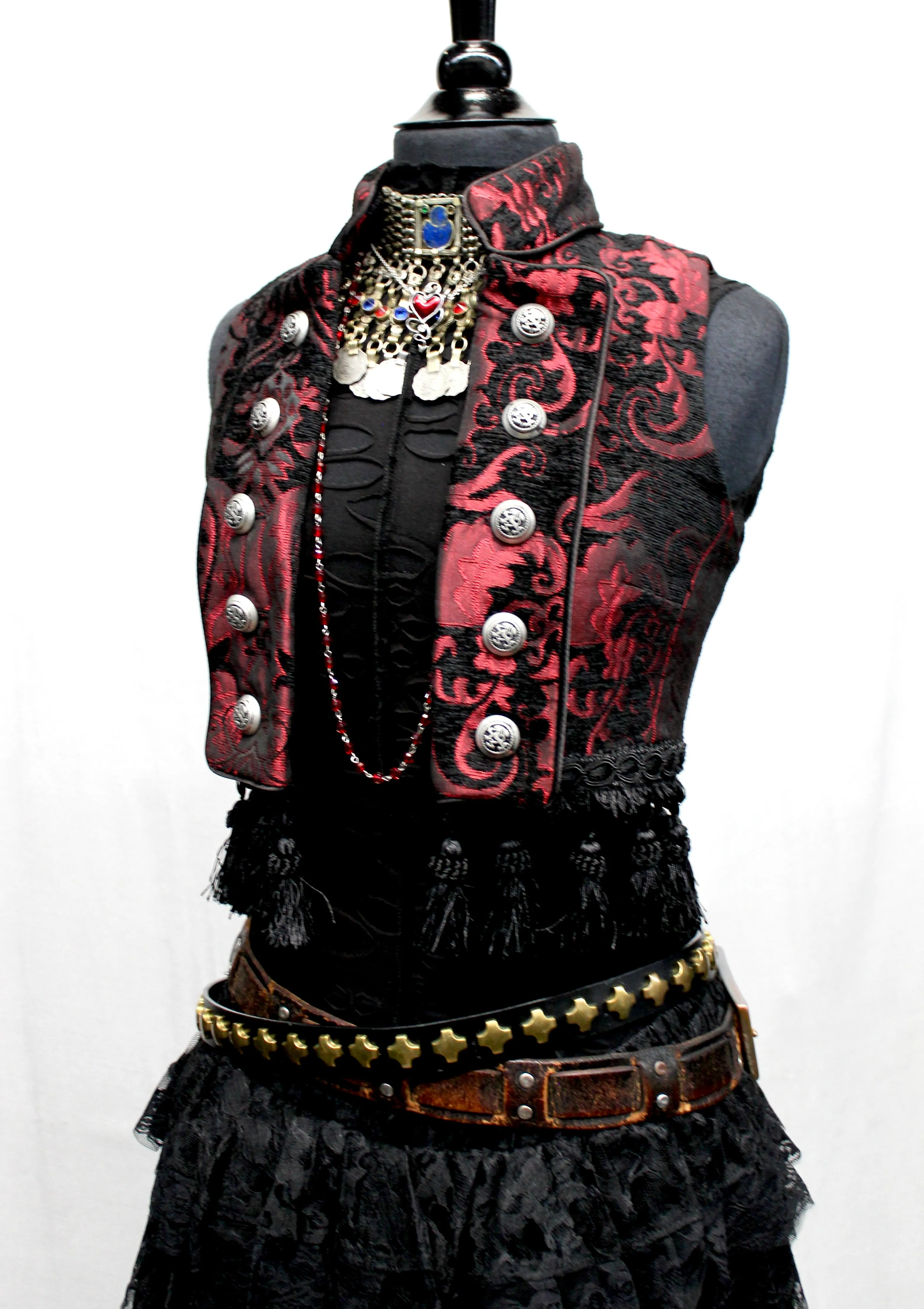 TOREADOR VEST - RED/BLACK TAPESTRY